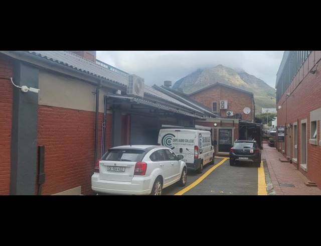 BUSINESS PROPERTY TO RENT IN MOWBRAY